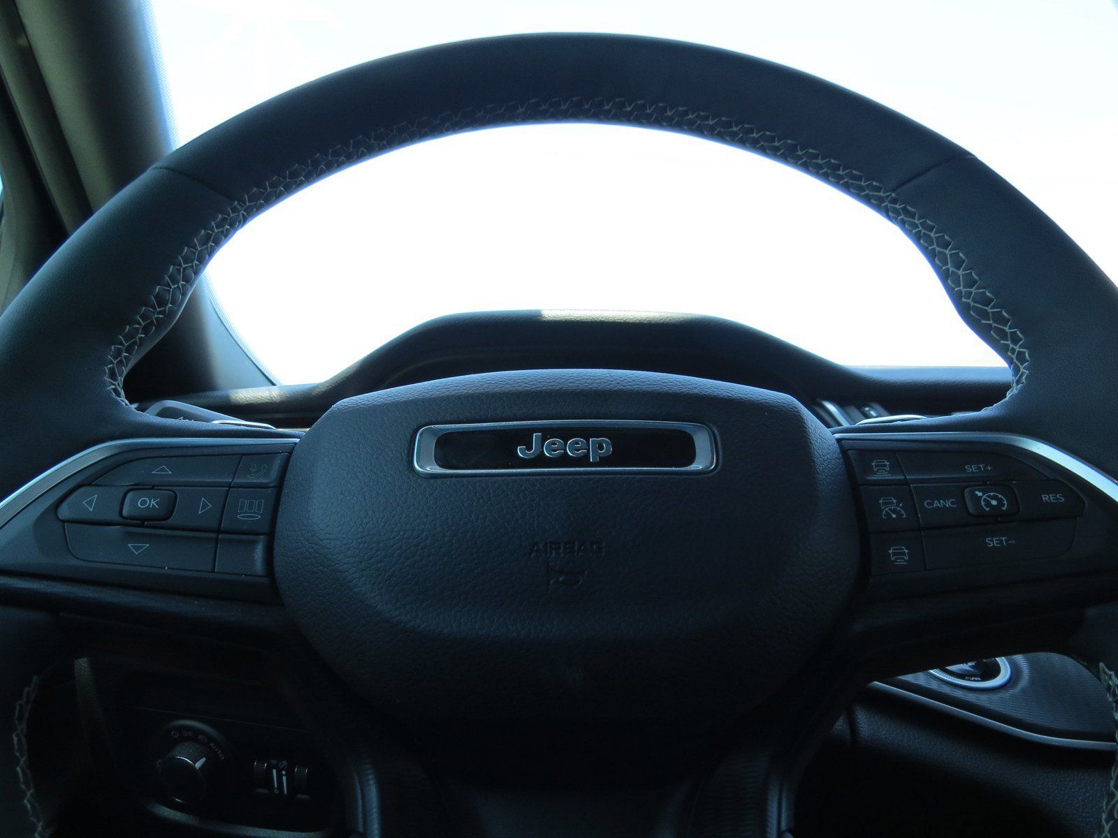 Used 2024 Jeep Grand Cherokee Altitude AWD/4WD image 16