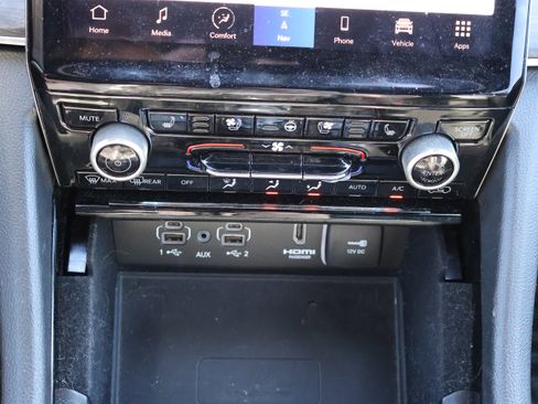 Used 2022 Jeep Grand Cherokee Overland w/ Advanced Protech Group III image 29