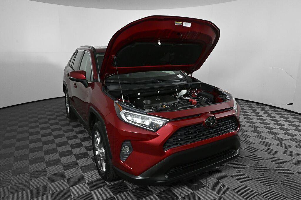 Used 2020 Toyota RAV4 XLE Premium FWD image 33