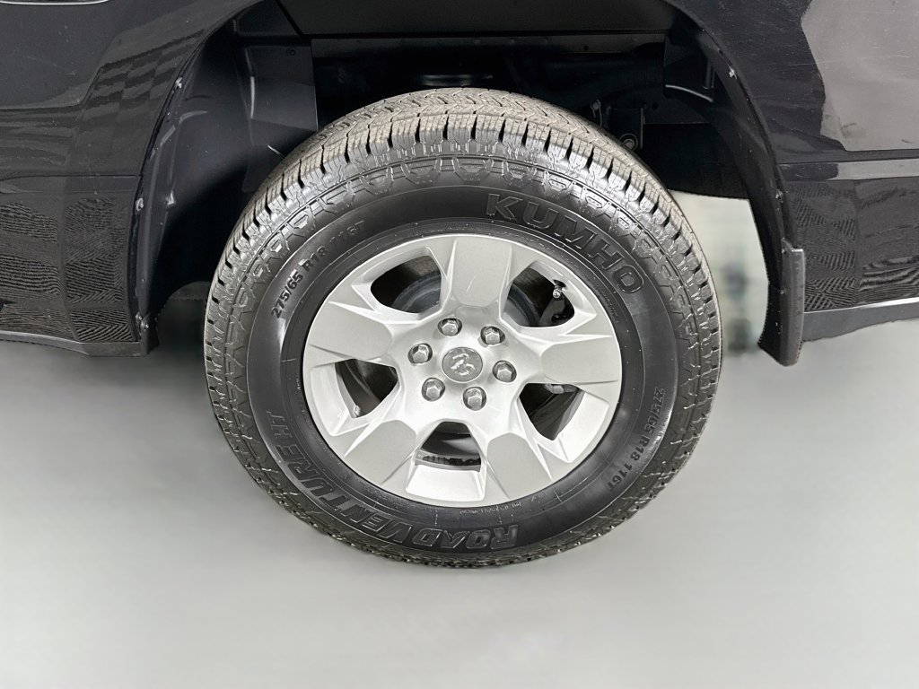 Used 2024 RAM 1500 Big Horn AWD/4WD image 32