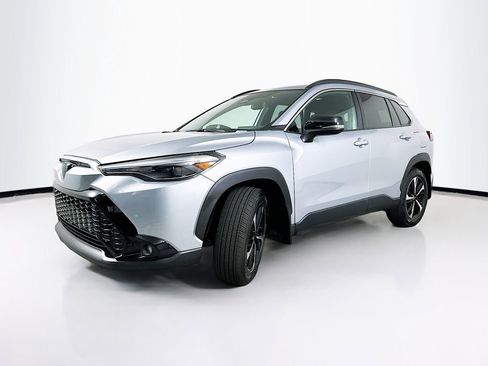 Used 2025 Toyota Corolla Cross AWD Hybrid w/ Convenience Package image 2