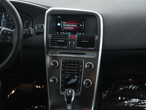 Used 2016 Volvo XC60 T5 Premier w/ Protection Package image 15