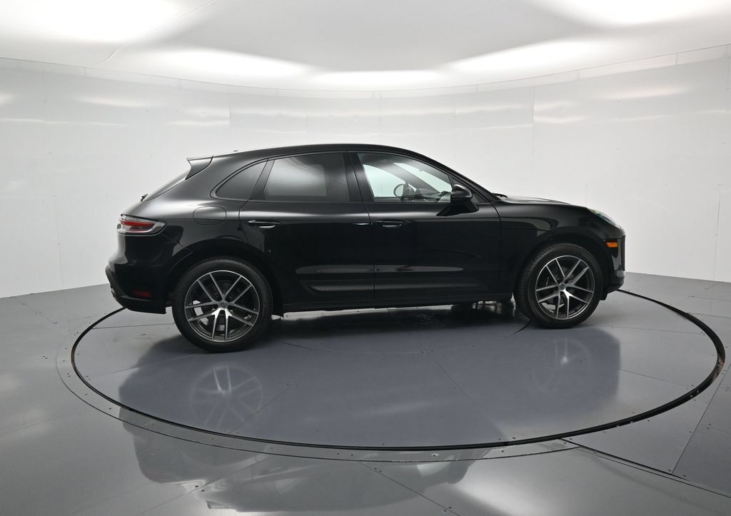 Used 2026 Porsche Macan AWD/4WD image 34