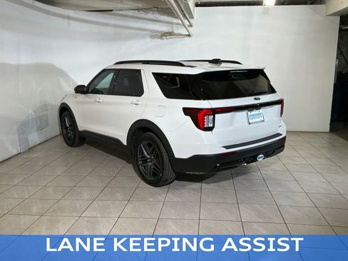 Used 2025 Ford Explorer ST-Line w/ ST-Line Street Pack image 7