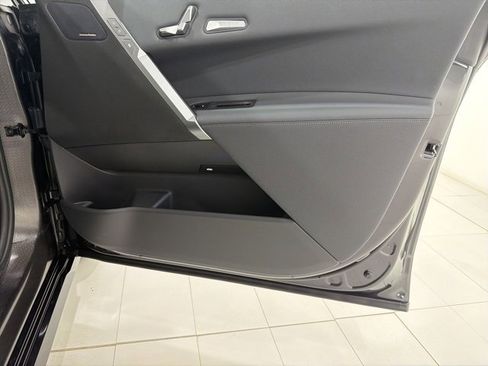 Used 2025 BMW iX xDrive50 w/ Premium Package image 18