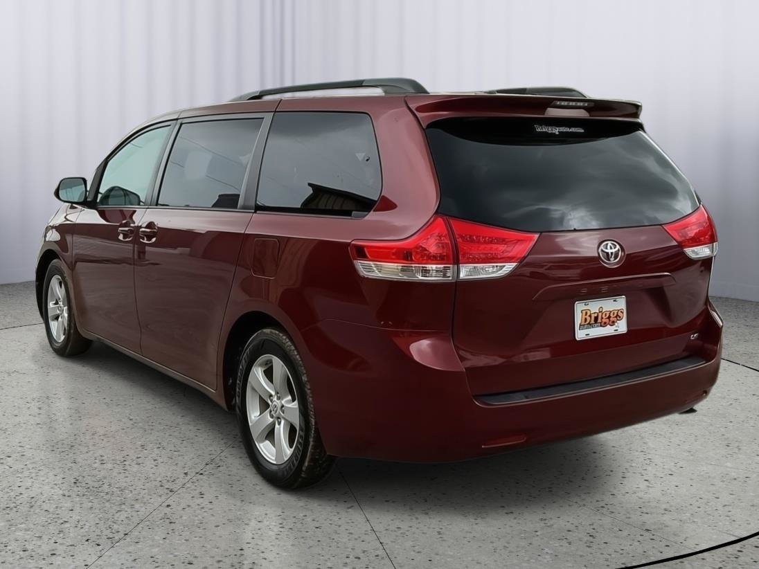 Used 2011 Toyota Sienna LE w/ Towing Pkg FWD image 3