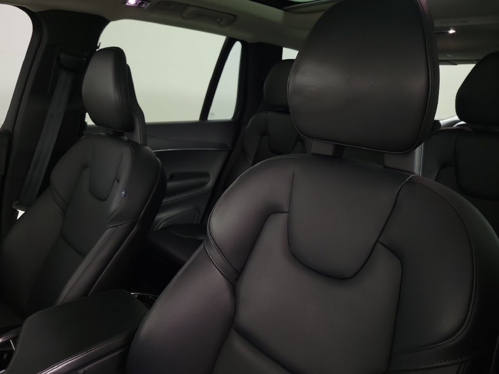 Used 2020 Volvo XC90 T5 Momentum w/ Protection Package Premier FWD image 19