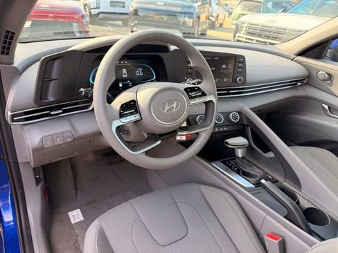 New 2026 Hyundai Elantra SE image 9