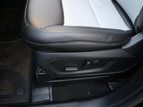 Used 2024 Ford Explorer XLT w/ Equipment Group 202A AWD/4WD image 19
