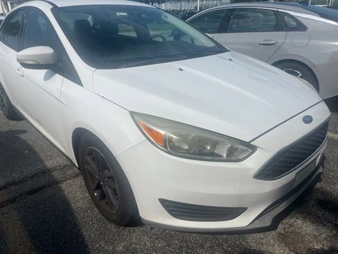 Used 2015 Ford Focus SE FWD image 12
