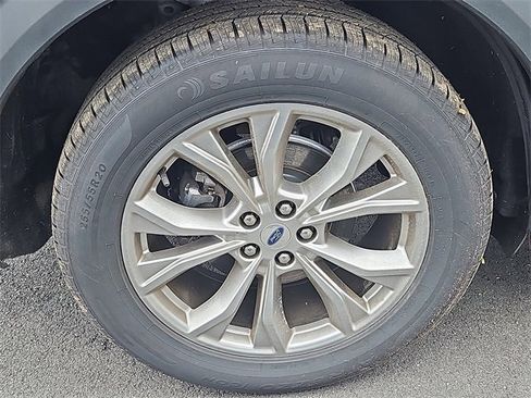 Used 2021 Ford Explorer XLT w/ Equipment Group 202A image 8