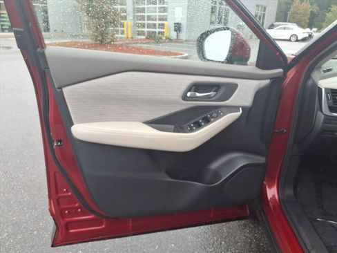 Used 2023 Nissan Rogue SV image 19