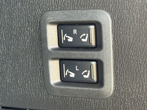 Used 2022 Nissan Armada Platinum w/ Captain's Chairs Package AWD/4WD image 43