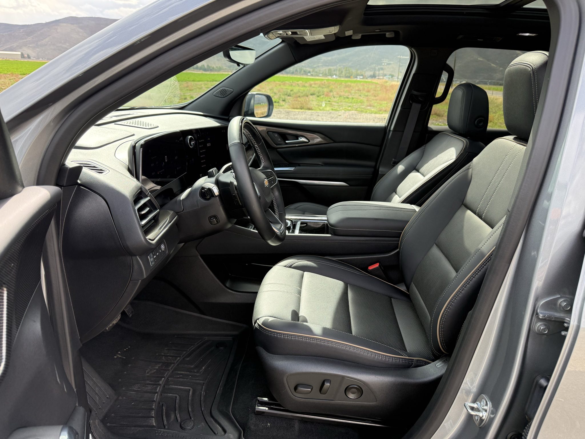 Used 2025 Chevrolet Traverse High Country AWD/4WD image 13