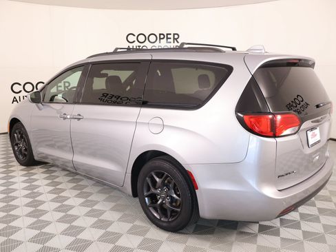 Used 2018 Chrysler Pacifica Touring-L Plus w/ S Appearance Package FWD image 25