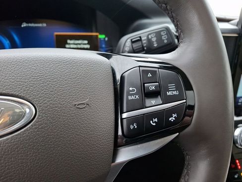 Used 2022 Ford Explorer Platinum w/ Technology Package image 23