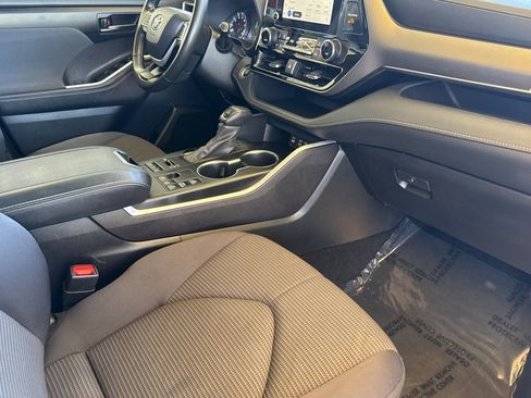 Certified 2024 Toyota Highlander LE image 19