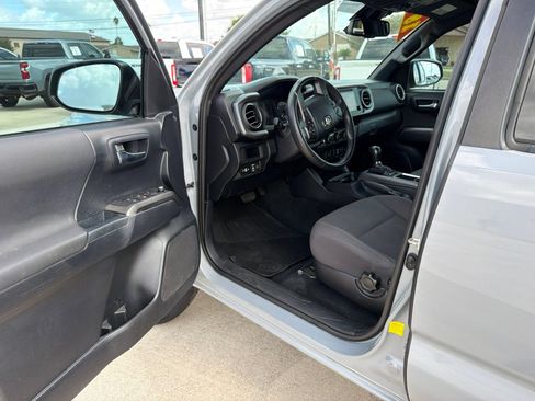 Used 2018 Toyota Tacoma TRD Off-Road AWD/4WD image 15