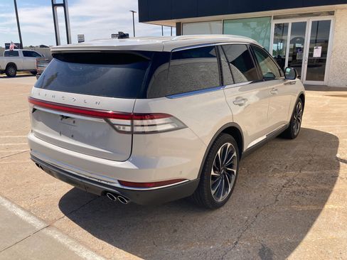 Used 2022 Lincoln Aviator Reserve w/ Equipment Group 201A AWD/4WD image 9