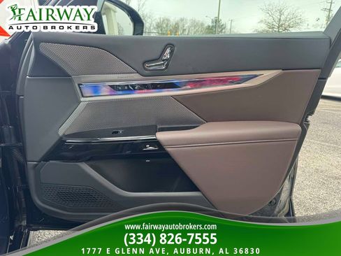 Used 2025 BMW 740i xDrive image 28