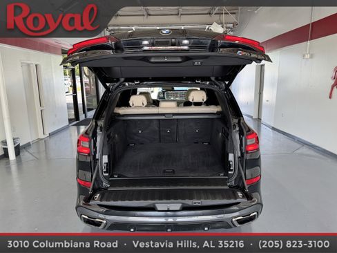 Used 2021 BMW X5 M50i image 11