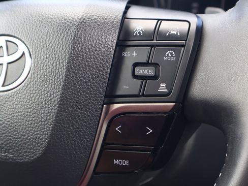 Used 2025 Toyota Camry SE FWD image 24