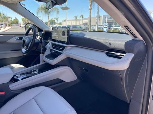 New 2026 Ford Explorer Active w/ Active Comfort Package RWD image 27