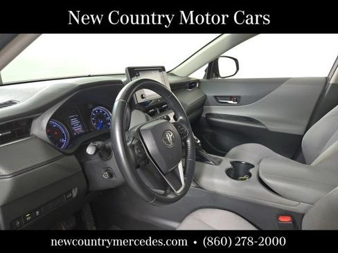 Used 2021 Toyota Venza LE AWD/4WD image 12