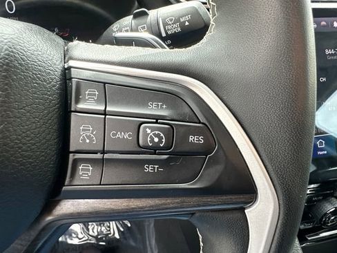 Used 2023 Jeep Grand Cherokee L Limited w/ Black Appearance Package AWD/4WD image 38