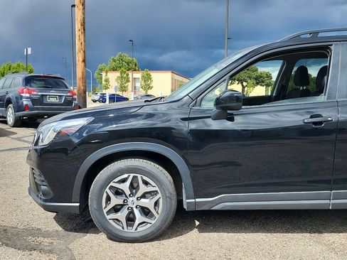 Used 2022 Subaru Forester Premium AWD/4WD image 10