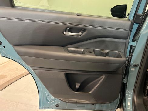 New 2026 Nissan Pathfinder Platinum AWD/4WD image 18