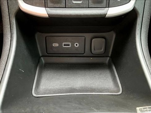 Used 2024 GMC Terrain SLE AWD/4WD image 15