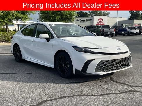 Used 2025 Toyota Camry SE FWD image 7
