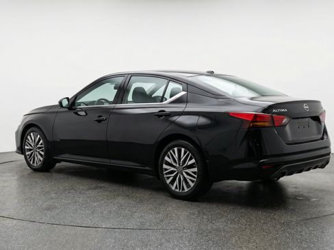 Used 2025 Nissan Altima 2.5 SV FWD image 6
