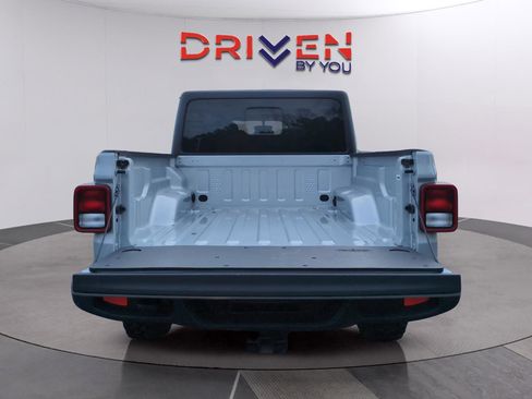 Used 2023 Jeep Gladiator Willys image 5