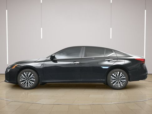 Certified 2025 Nissan Altima 2.5 SR FWD image 28