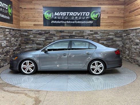 Used 2017 Volkswagen Jetta GLI image 6