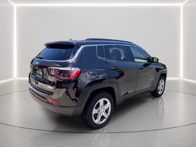 Used 2023 Jeep Compass Latitude w/ Convenience Group AWD/4WD image 24