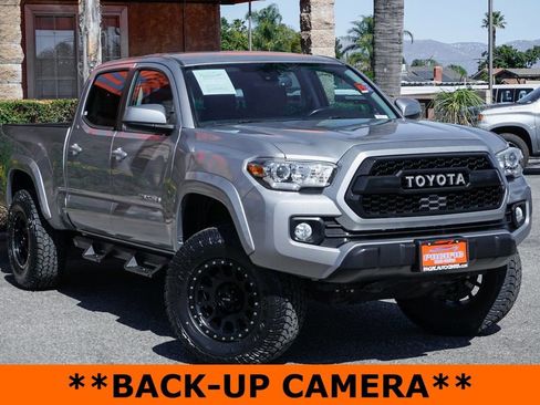 Used 2018 Toyota Tacoma SR5 image 2