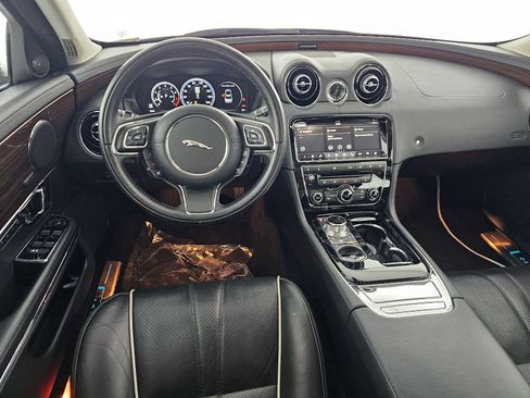 Used 2019 Jaguar XJ R-Sport image 18