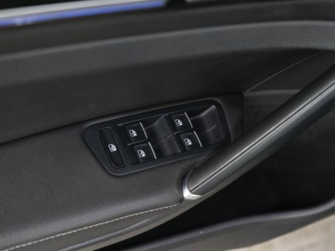 Used 2019 Volkswagen Golf R 4-Door AWD/4WD image 20