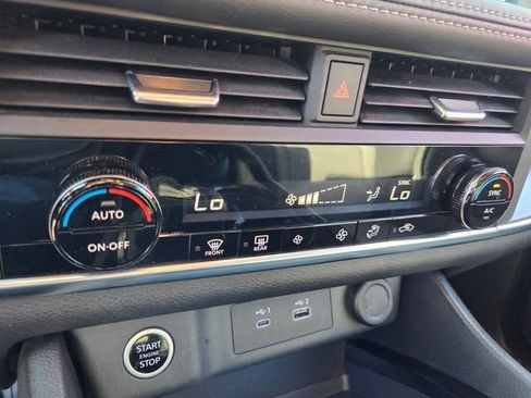 Used 2023 Nissan Rogue SV image 24