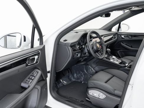 New 2025 Porsche Macan image 7