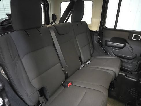 Used 2019 Jeep Wrangler Unlimited Sport S AWD/4WD image 16