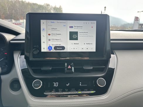 Used 2025 Toyota Corolla Cross LE image 13