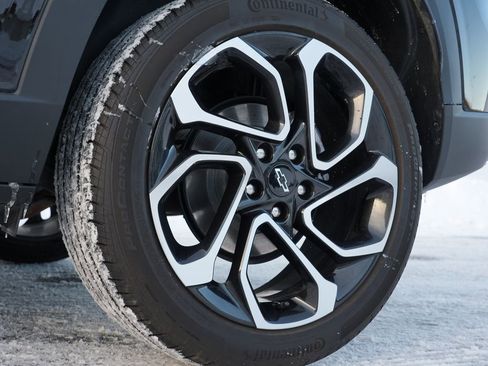 Used 2025 Chevrolet Trax RS w/ Sunroof Package image 33