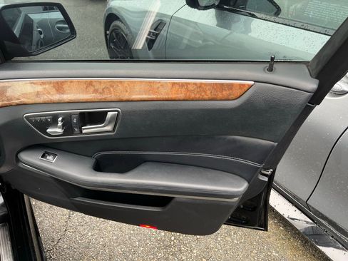 Used 2014 Mercedes-Benz E 350 Sedan image 25