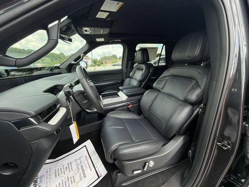 New 2026 Lincoln Navigator Reserve w/ Jet Appearance Package AWD/4WD image 11