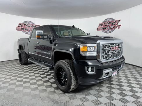 Used 2019 GMC Sierra 2500 Denali w/ Duramax Plus Package AWD/4WD image 9