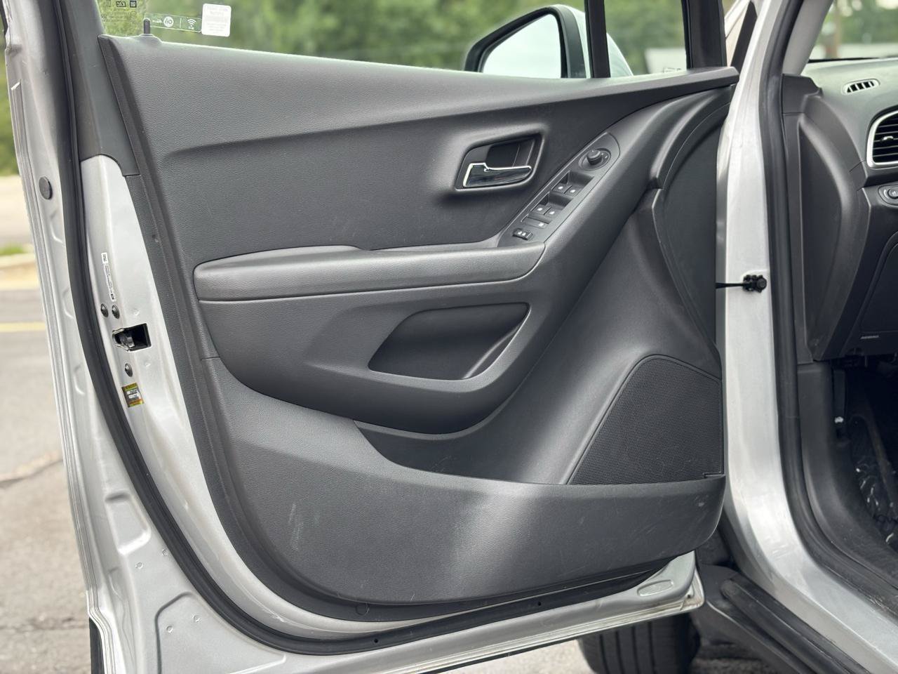 Used 2018 Chevrolet Trax LS AWD/4WD image 14